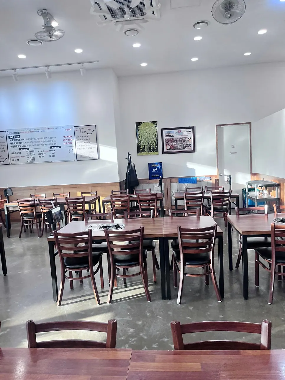 Restaurant space for family meals