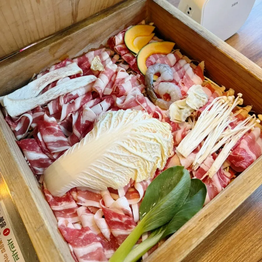Preparing the cypress-steamed meal