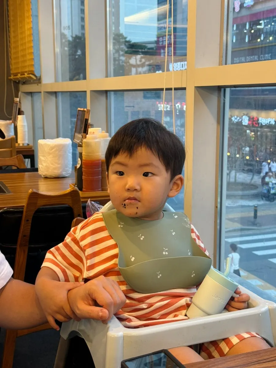 Shabu-shabu with regular and beef-bone tomato broths