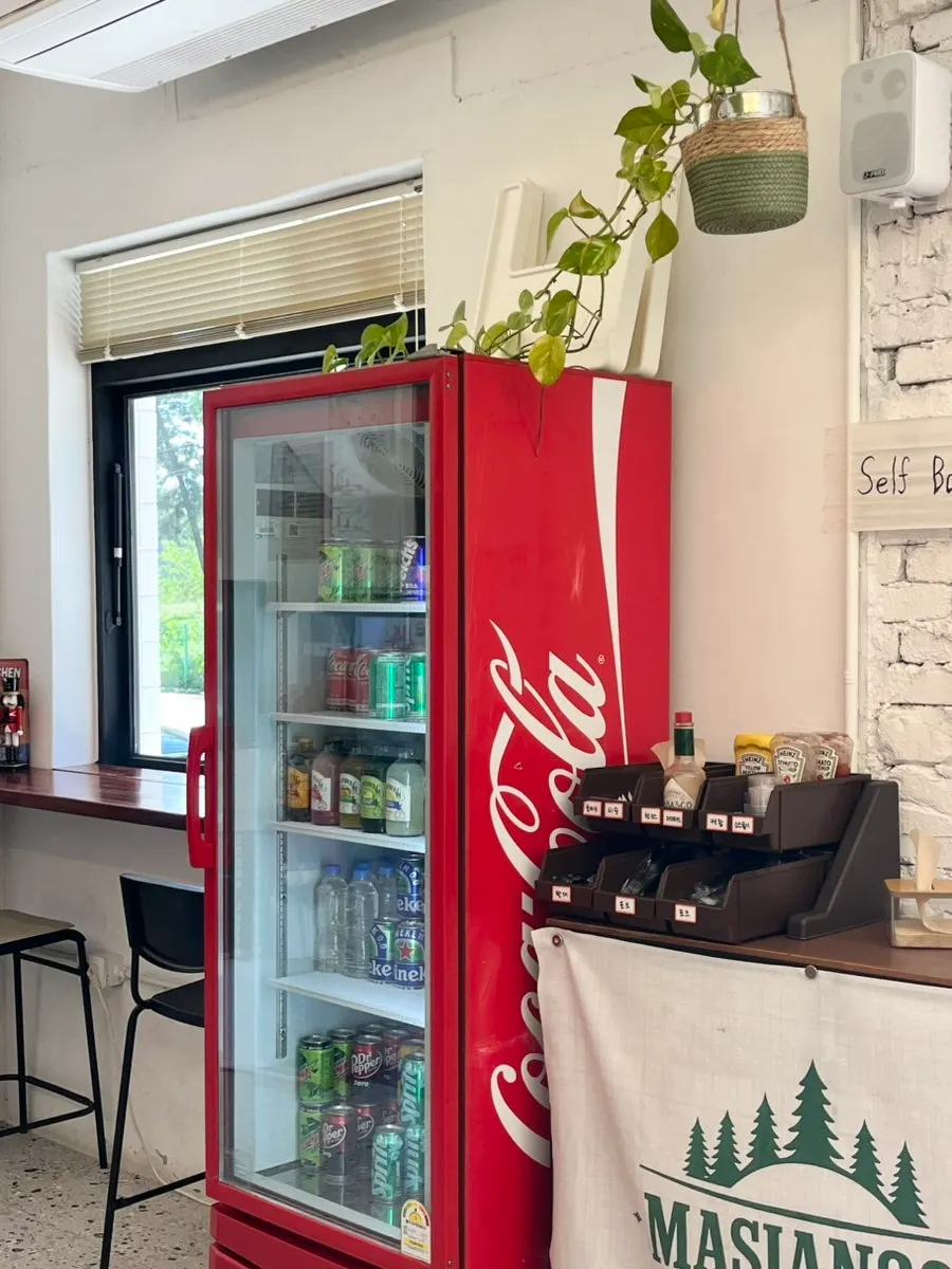 A restaurant atmosphere that feels like traveling