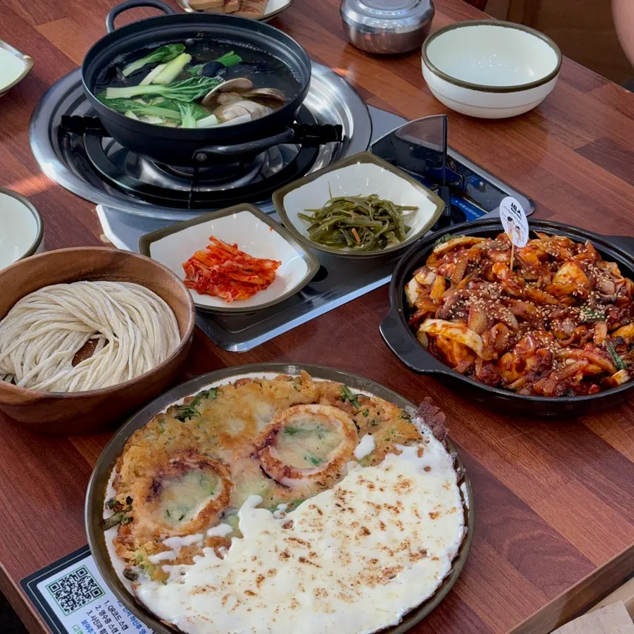 Couple Set with stir-fried cuttlefish, pajeon, and kalguksu