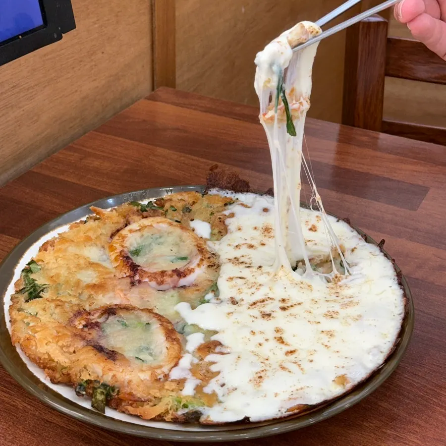 Half-and-half pajeon topped with cheese
