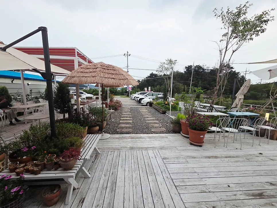 Exterior of Pink Wall Cafe