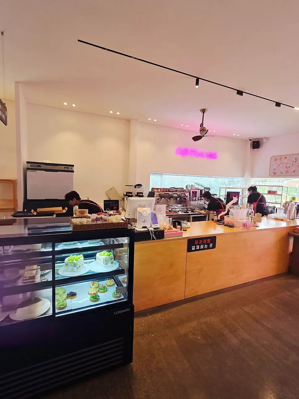 Warm atmosphere at Pink Wall Cafe