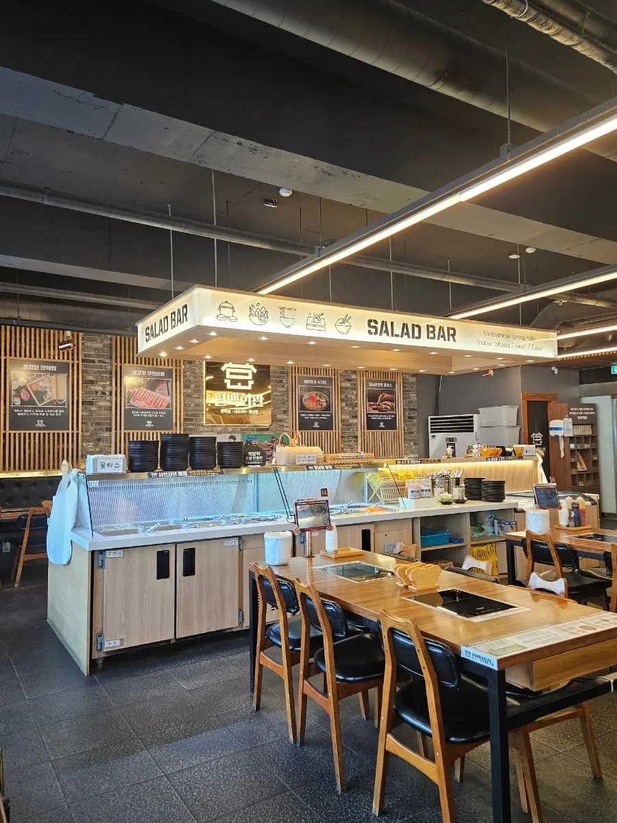 Restaurant space for family dining