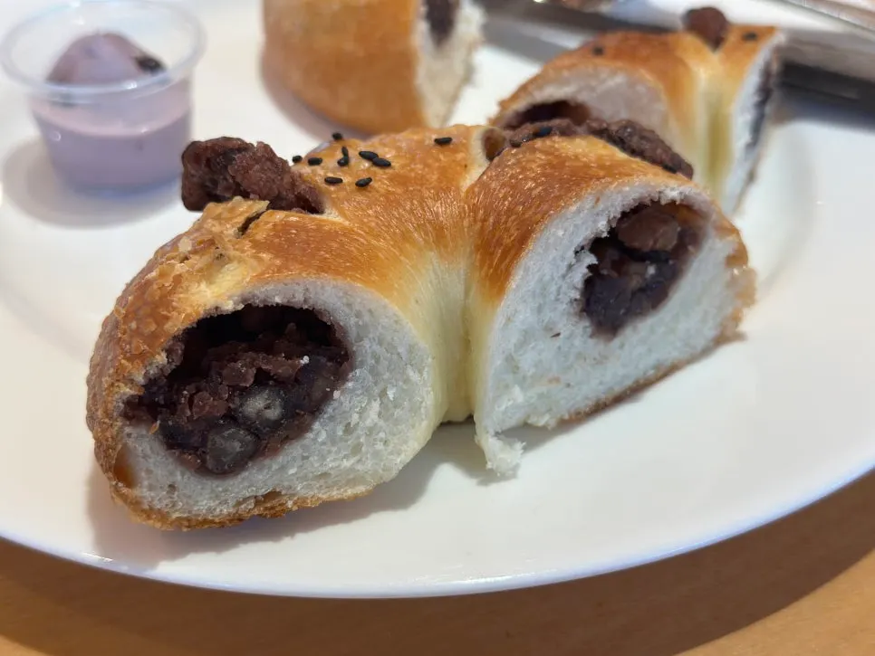 시원한 아메리카노와 베이글