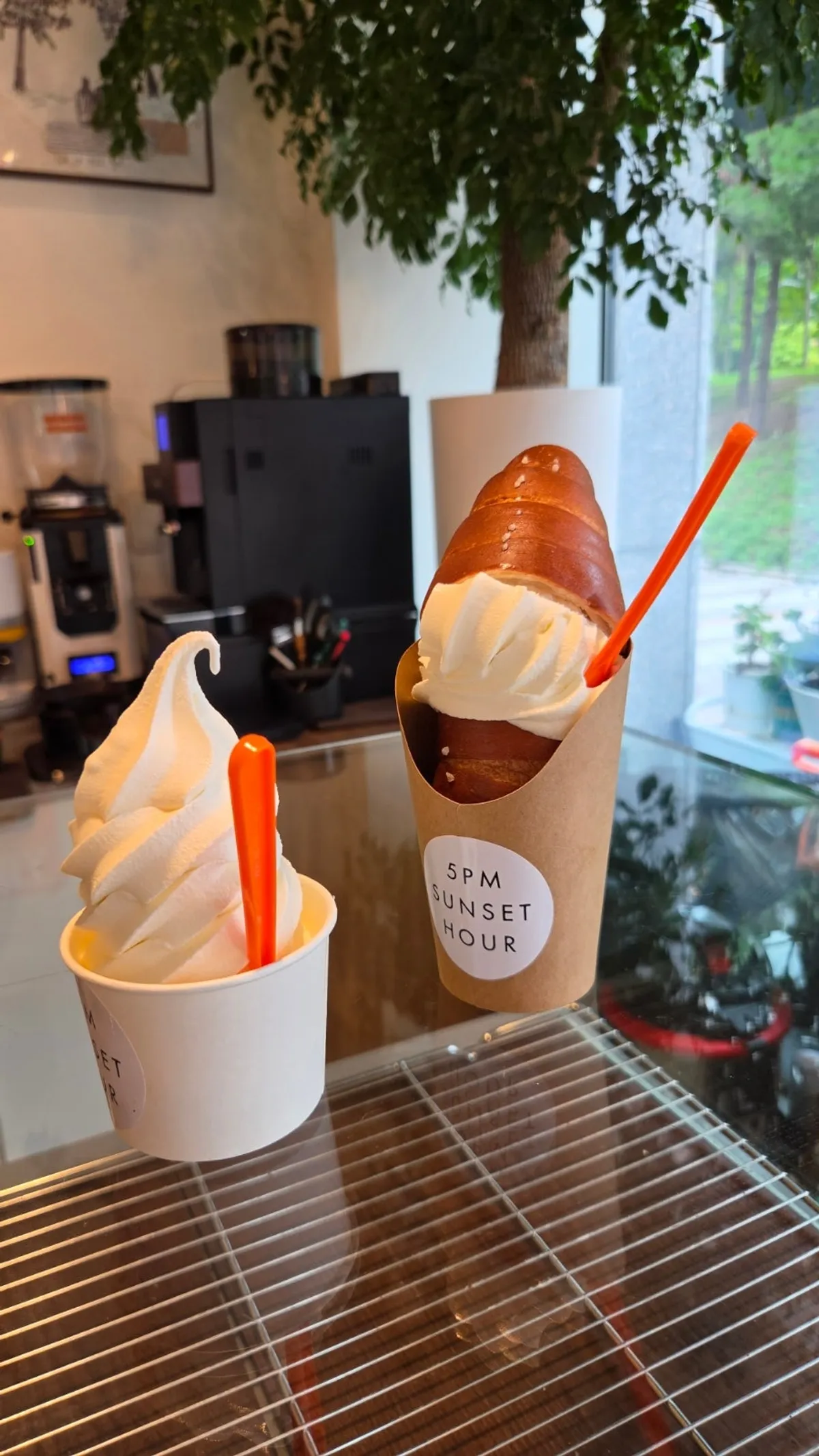 소금빵 사이에 아이스크림이 들어간 소금빵 아이스크림