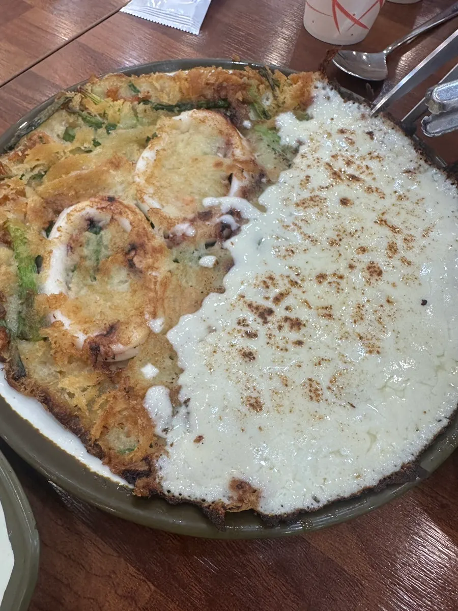 Half-and-half pajeon, half scallion pancake and half cheese pizza