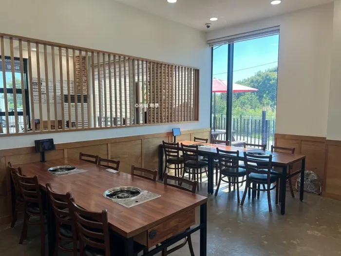 Restaurant entrance with the 300°C Seafood Galbi sign visible