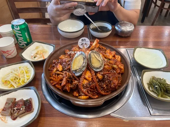Octopus, ribs, rice cake and vegetables mixed into the seafood braised ribs