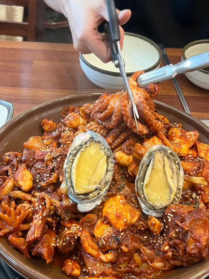 Menu note placing medium spice between Shin Ramyun and Buldak Bokkeummyeon