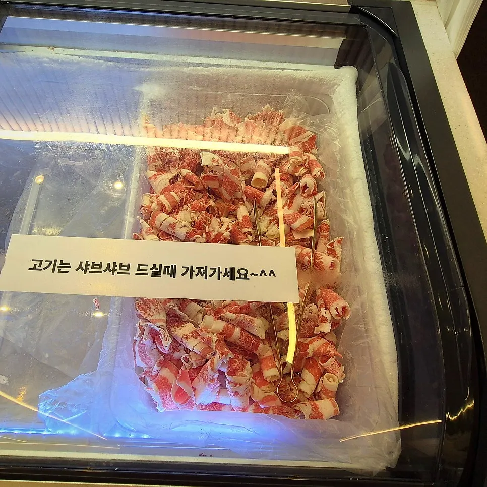 셀프로 가져온 밥과 음료