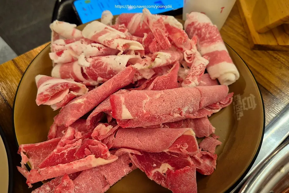 가쓰오와 매운버섯 반반 샤브샤브 육수 냄비
