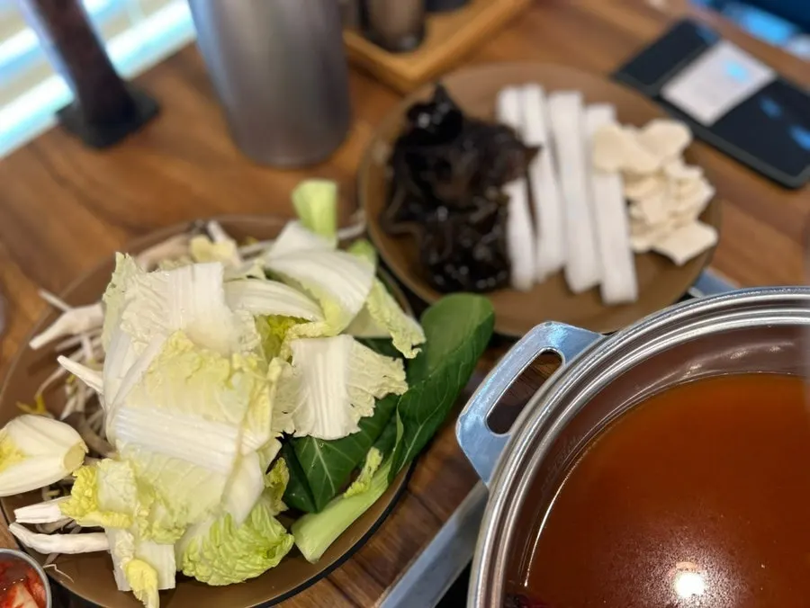 가쓰오와 매운버섯 두 가지 육수 냄비