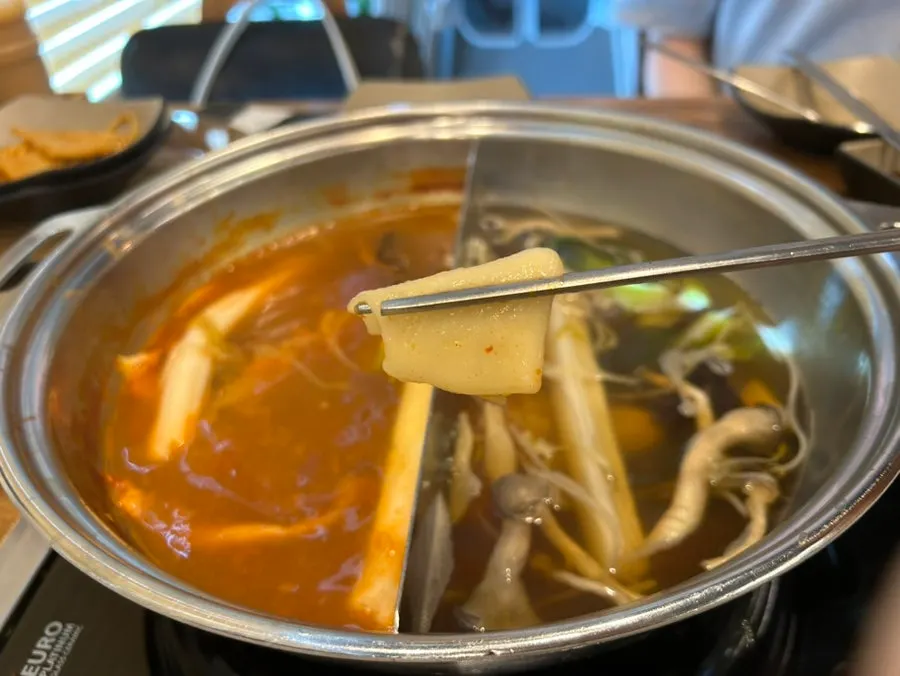 마무리 단계의 샤브샤브 한 상