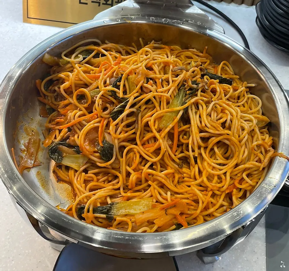 Salad bar items including fries and tteokbokki