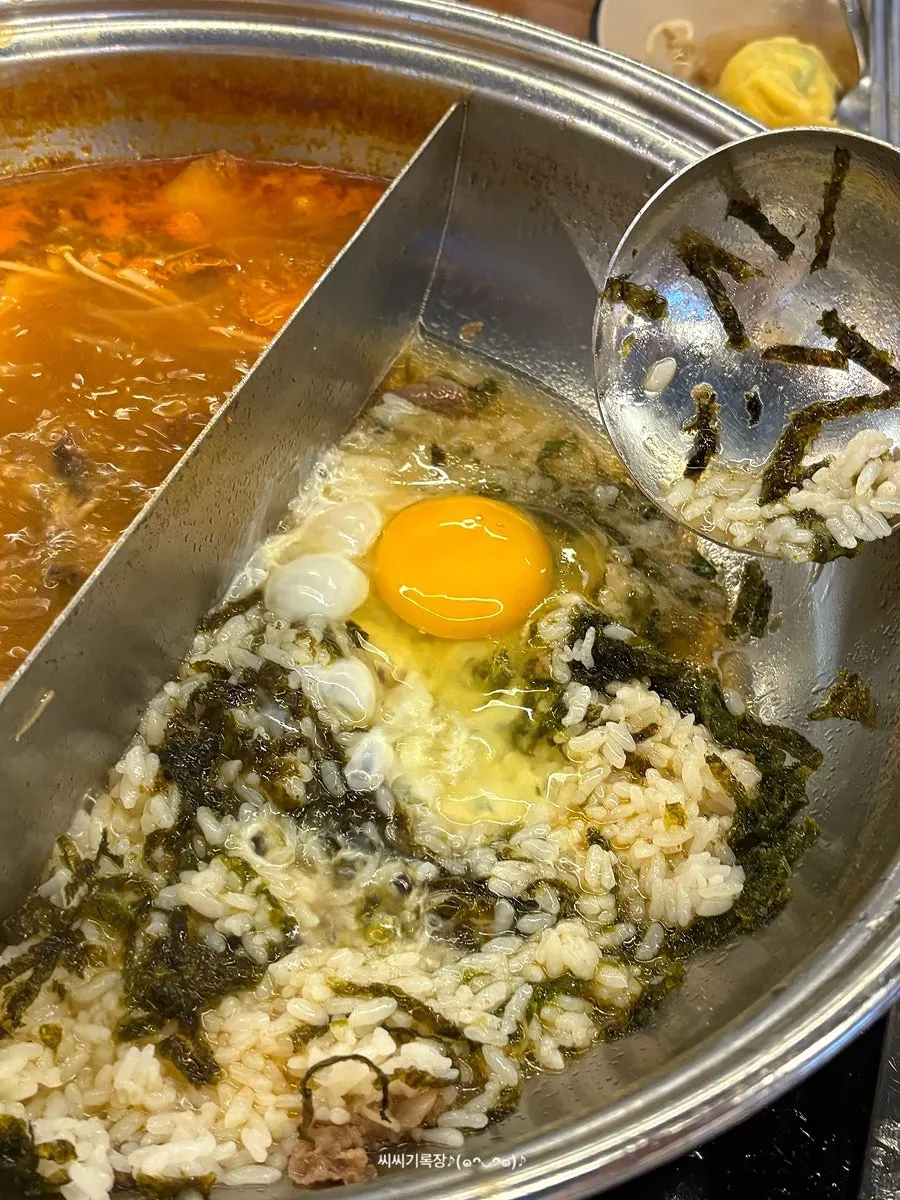 Finishing porridge made with rice and egg in the broth