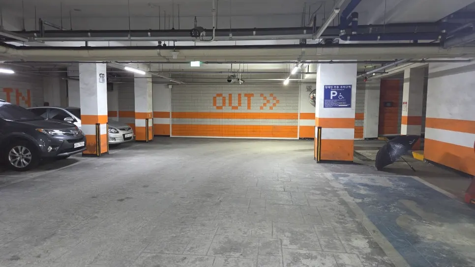 Parking space at Pyeonbaek Hoegwan with 2 hours free parking