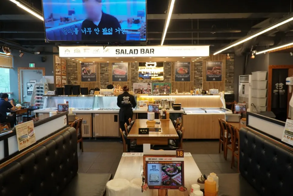 The shabu-shabu table continuing into the later part of the meal