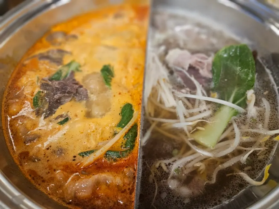 가쓰오와 마라 두 가지 샤브샤브 육수 냄비