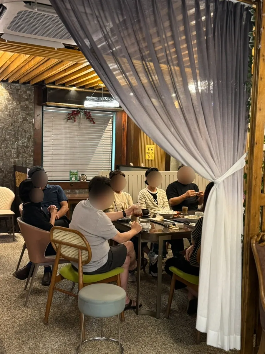 Group seating at Café289 for larger parties