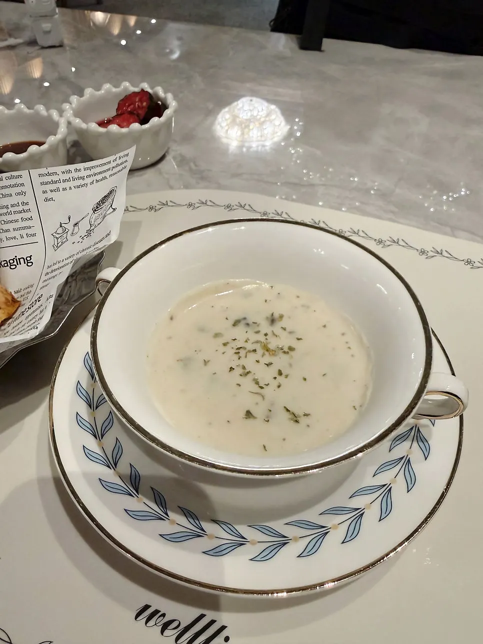 수제 돈까스와 리조또가 적힌 카페289 메뉴판