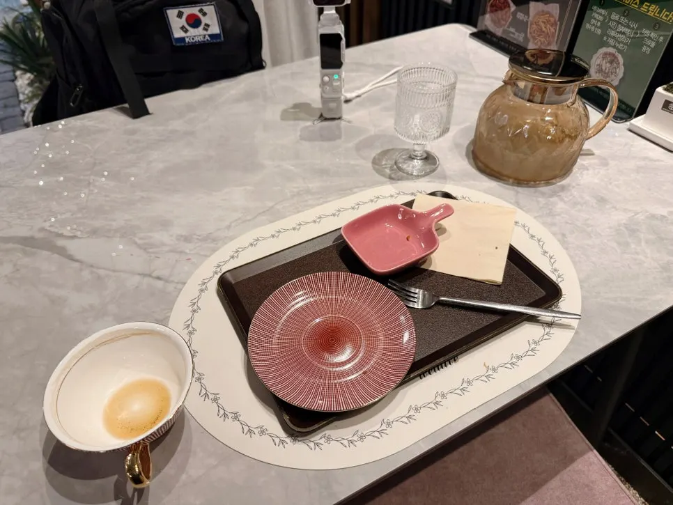 브런치에 포함된 따뜻한 아메리카노