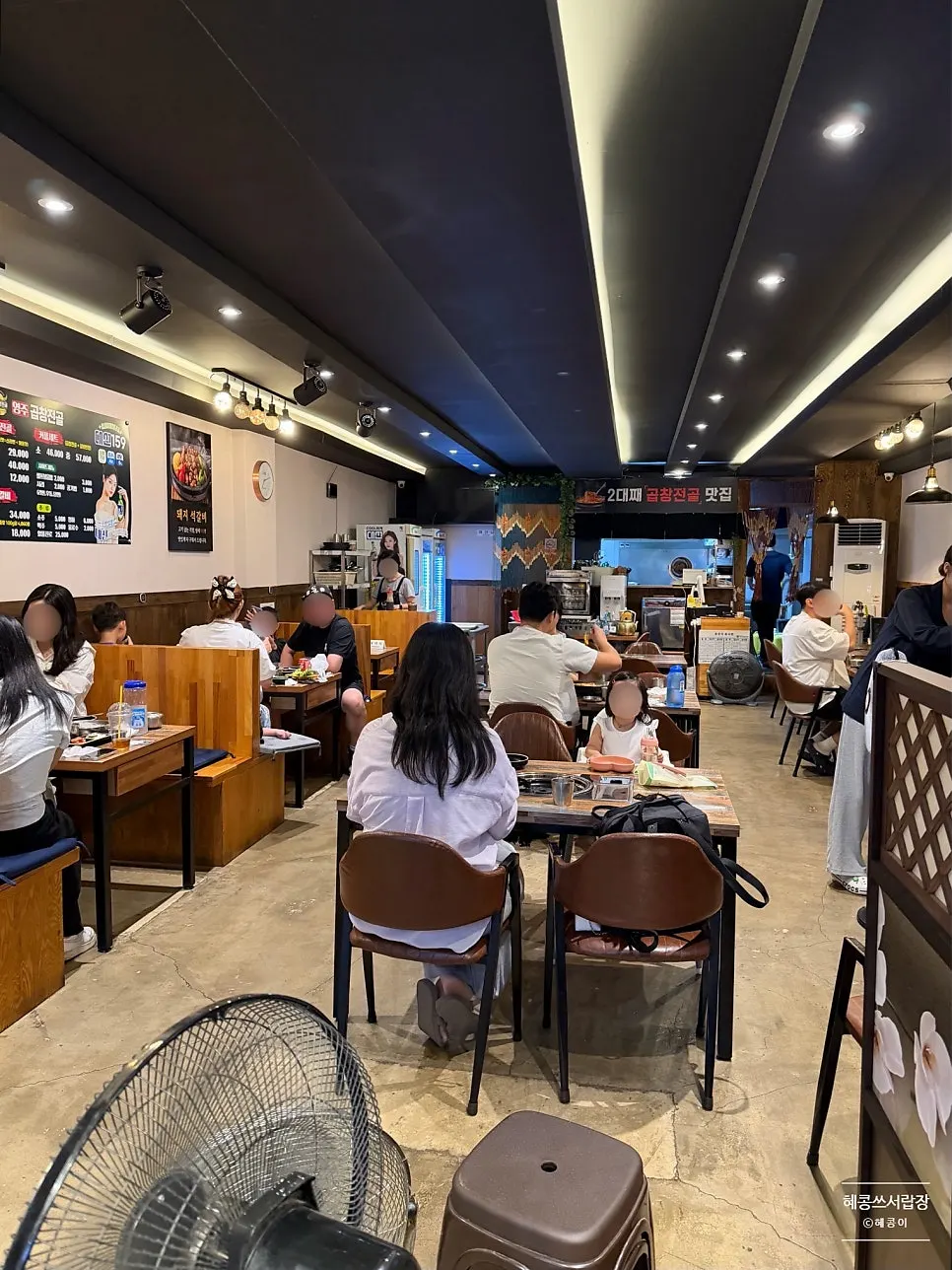 Interior seating at Yeongju Gopchang Jeongol