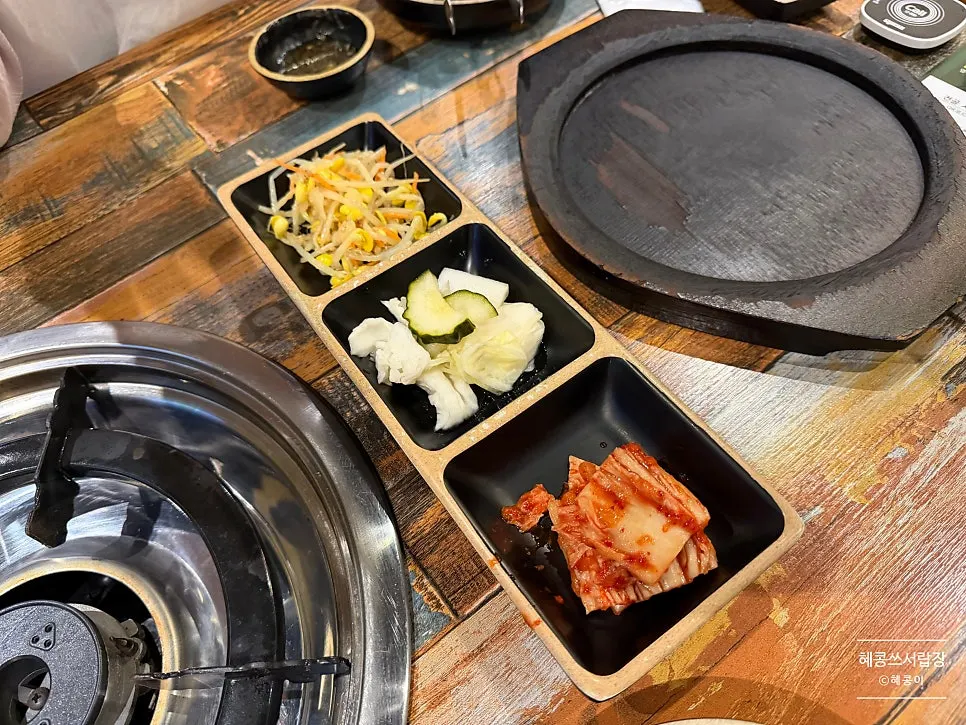 Basic side dishes served at Yeongju Gopchang Jeongol