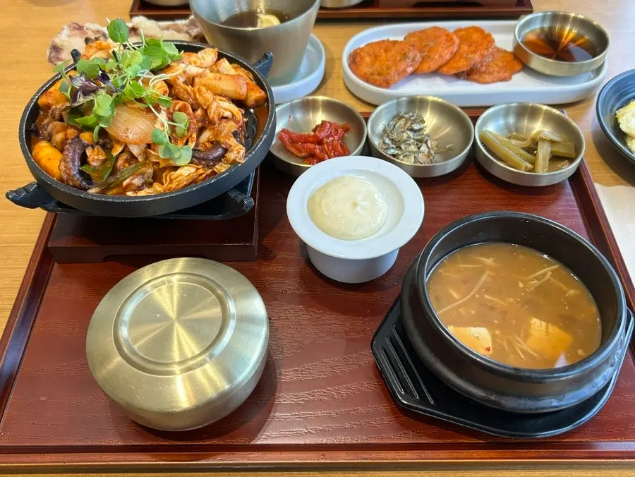 Cafe Dongi Yeungnam University Art Center Branch set meal spread