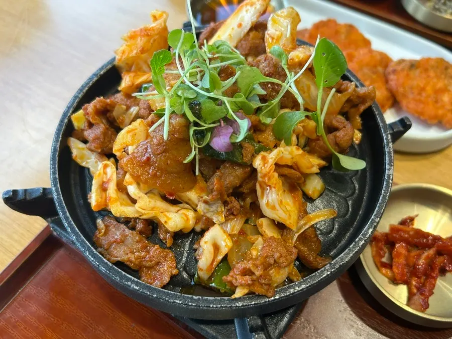 Spicy pork stir-fry set meal with cabbage