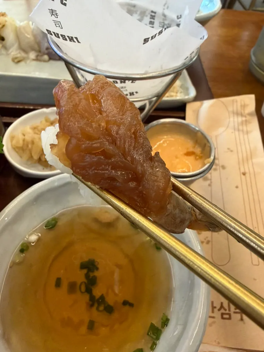 초밥 모듬 세트 구성