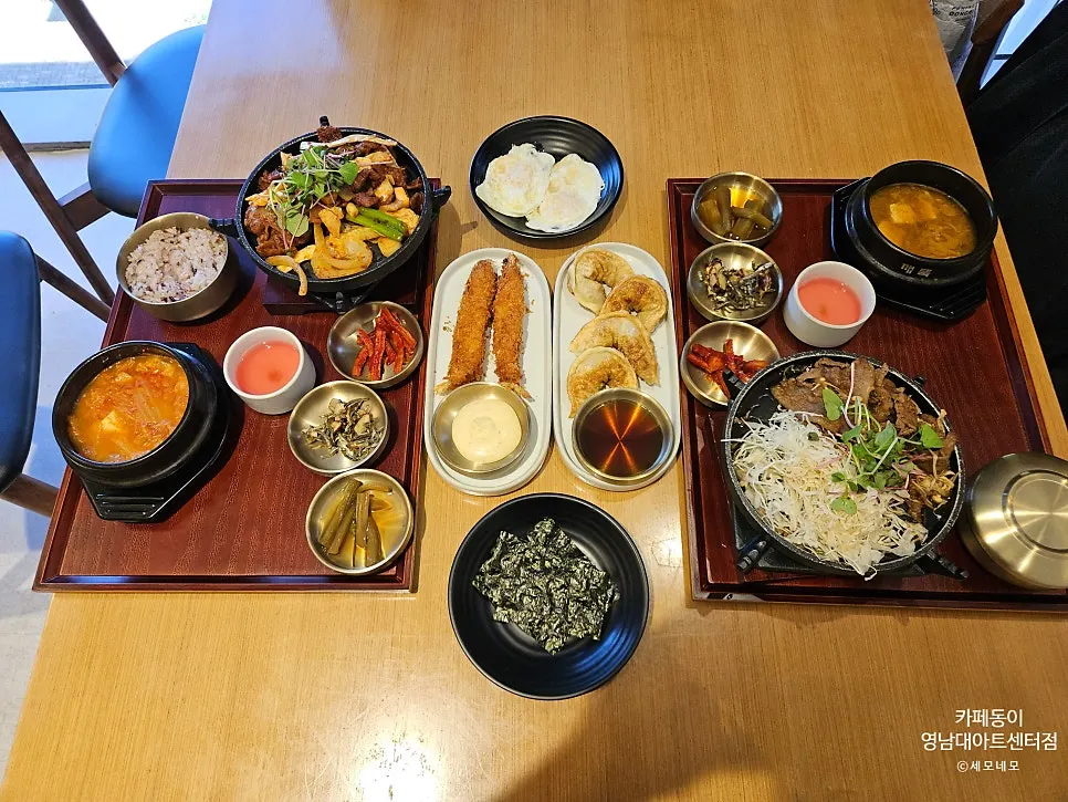 주문한 한정식과 사이드 메뉴 한 상