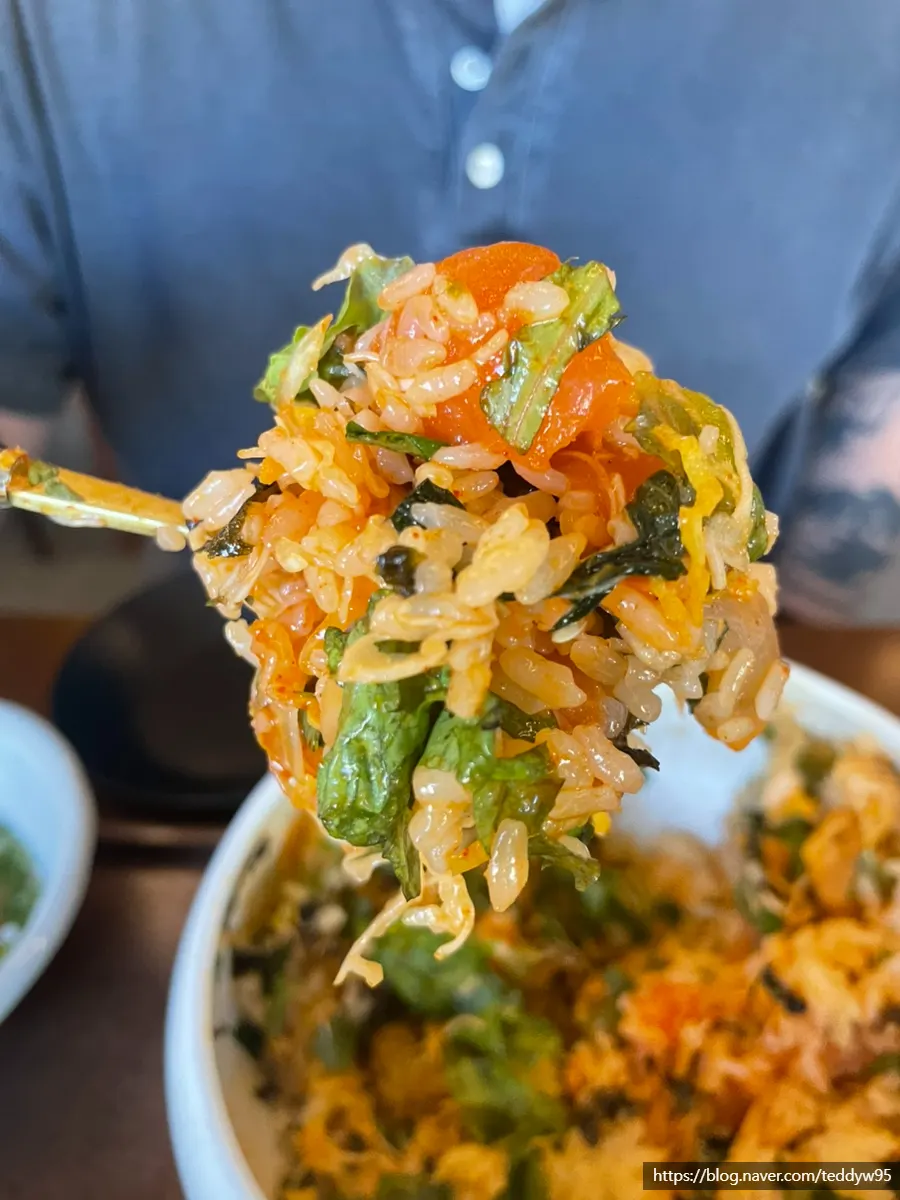 Sashimi rice bowl with sesame oil and apple chojang