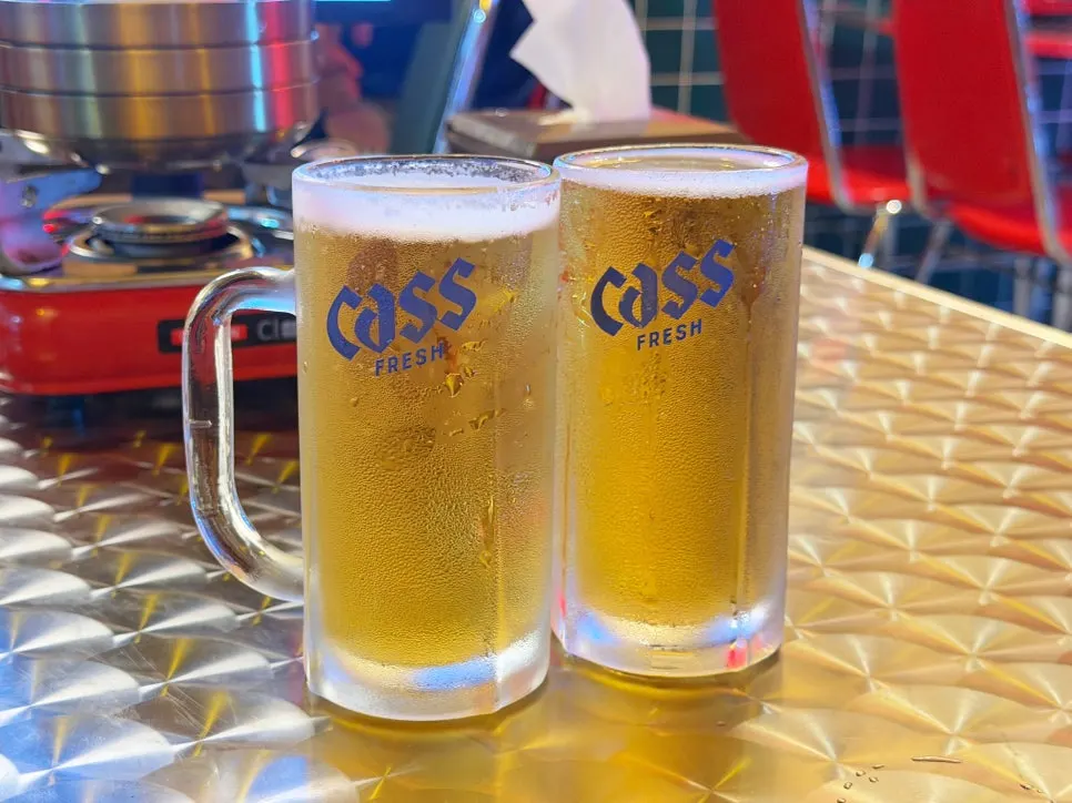 Draft beer 300cc served alongside the boneless dakbal soup