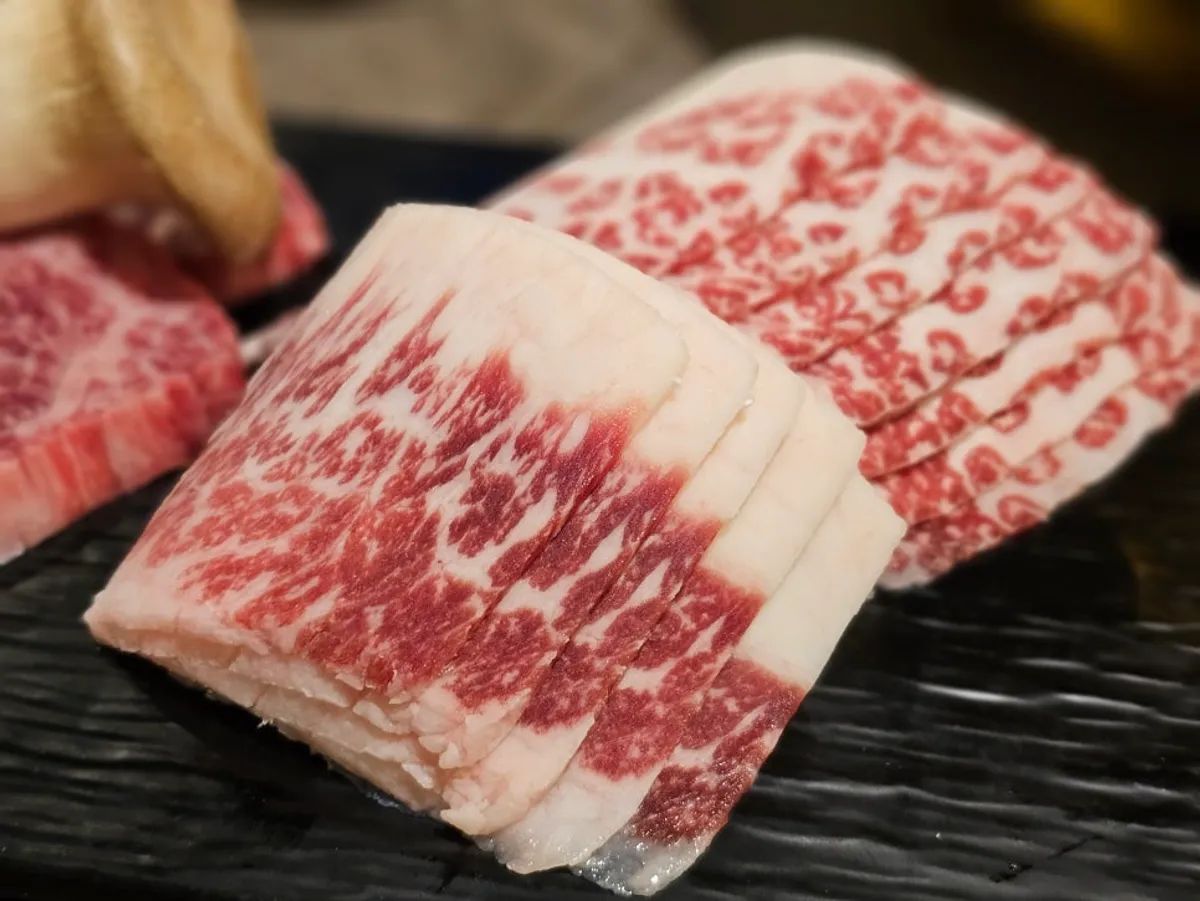 A serving of hand-cut chadolbagi (brisket)