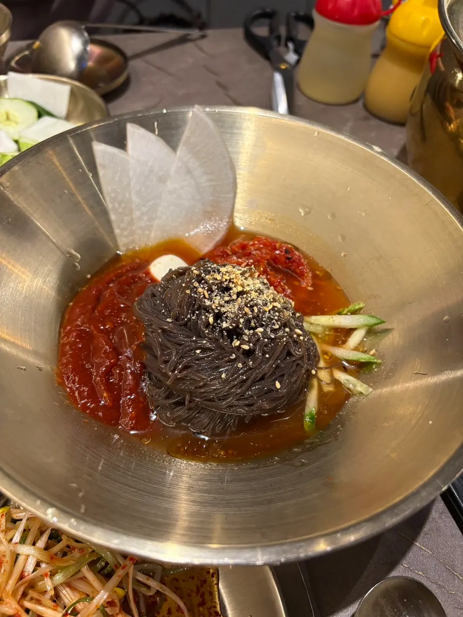 여러 부위가 담긴 한우모듬 접시