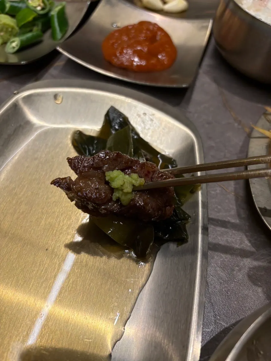 부위를 바꿔 구운 한우 고기