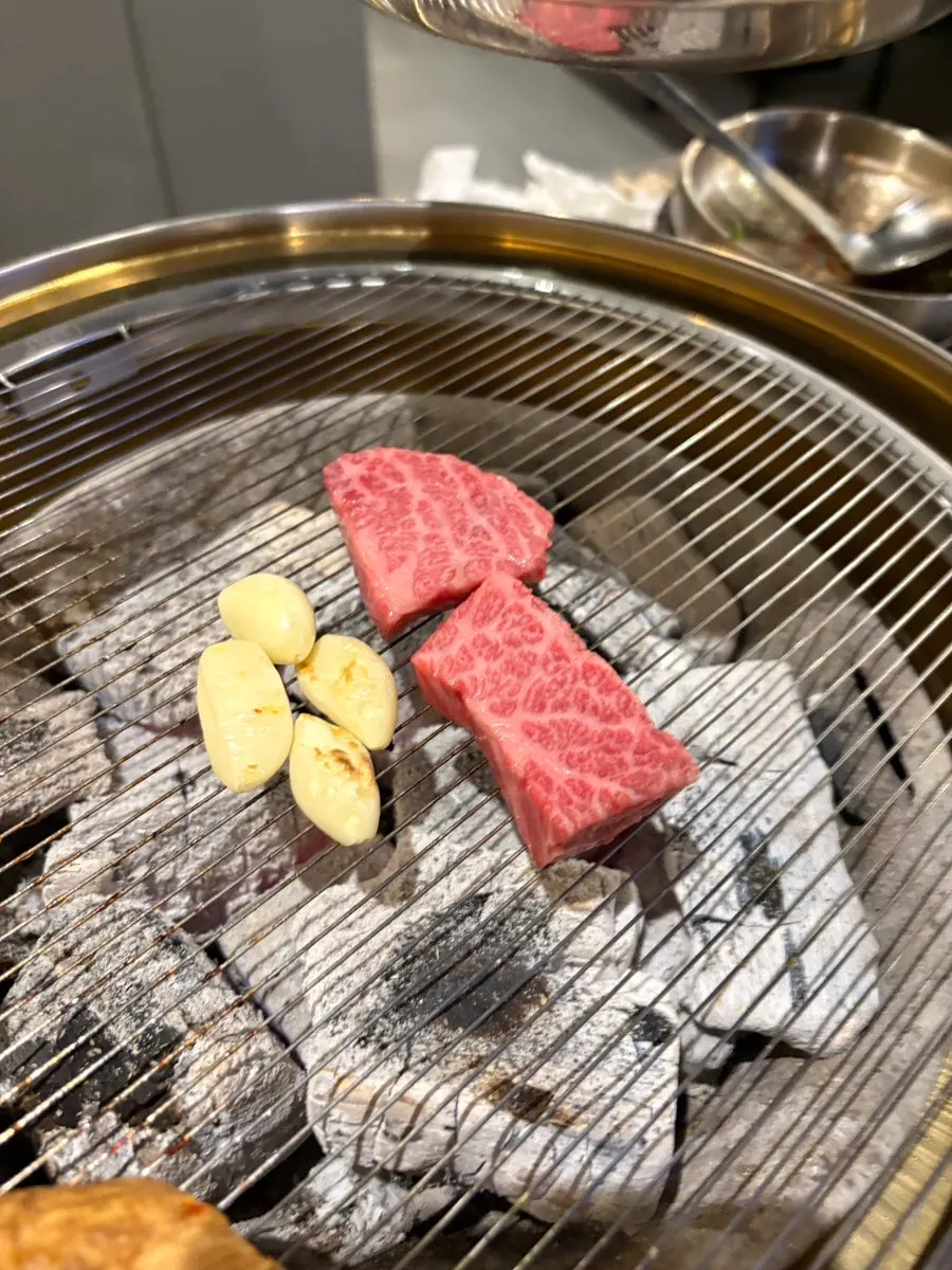 마블링이 보이는 업진살과 살치살