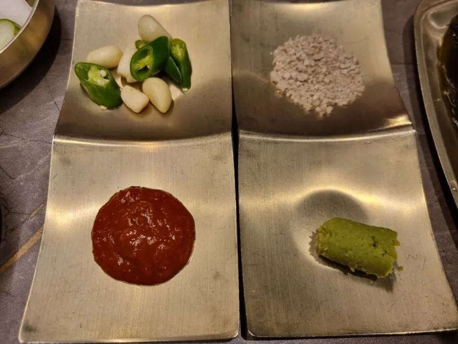 Freshly tossed pa muchim