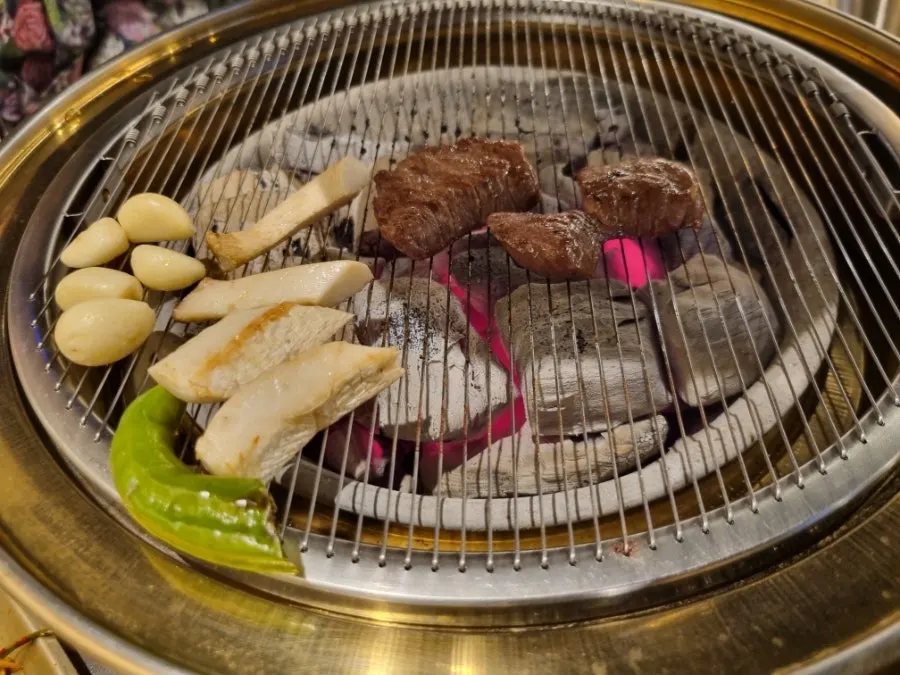 Upjinsal grilling on the grill