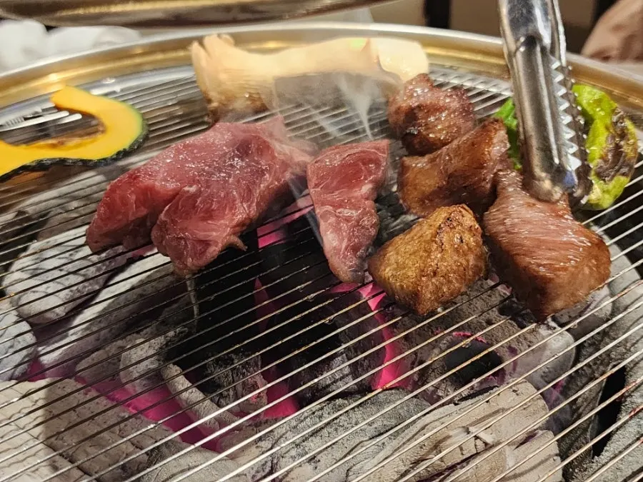 Hanwoo placed on the charcoal grill grate
