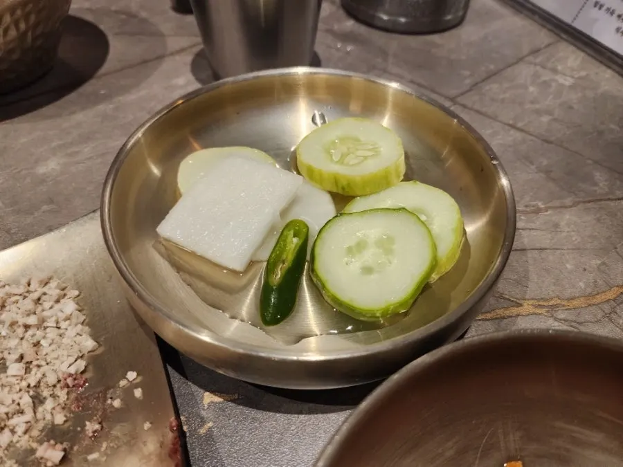 Wrapping grilled hanwoo with myeongi namul and green onion