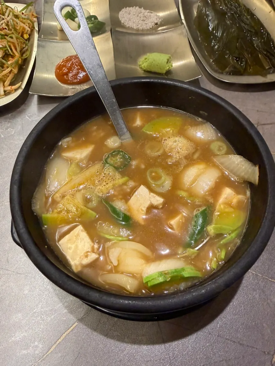 Doenjang sulbap served with shredded scallions and pickles