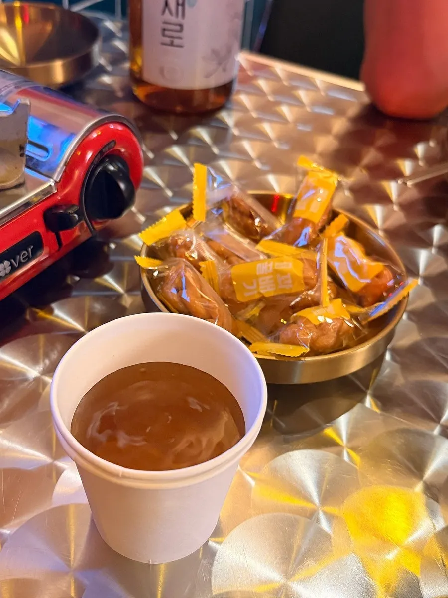 Yeongpo's complimentary snack of honey twist crackers and barley tea
