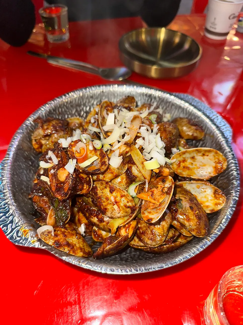 불 매콤 바지락 볶음 한 접시