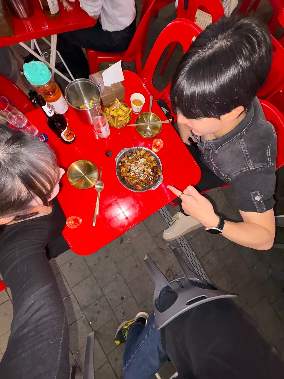 밤 분위기의 영포 야장 자리