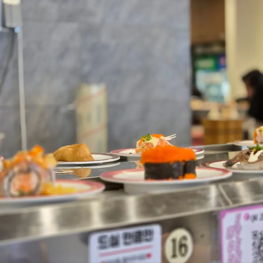 Neat, fresh sushi at Teukbyeolhan Chobap