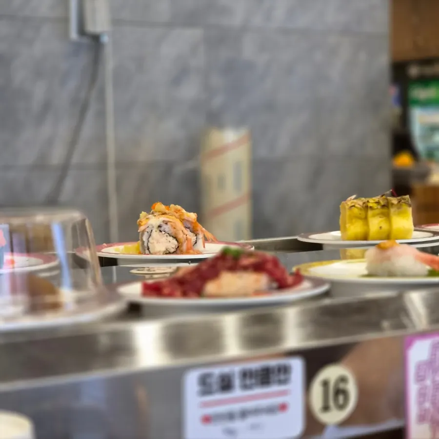 Conveyor-belt sushi restaurant visited by families and couples