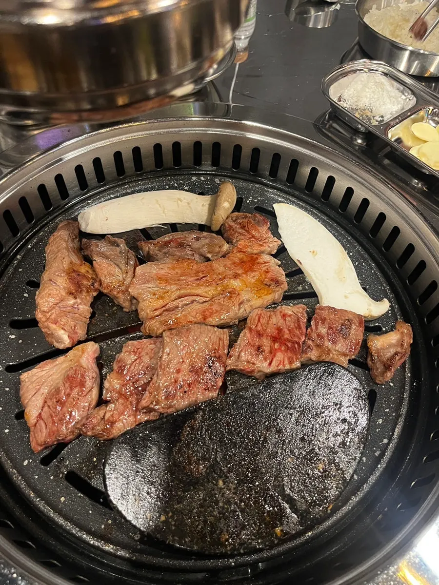 Final table spread at Sogogi Twist Yeongtong District Office Branch
